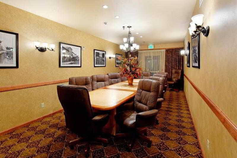 Holiday Inn Express Hotel & Suites Kalispell By Ihg Buitenkant foto